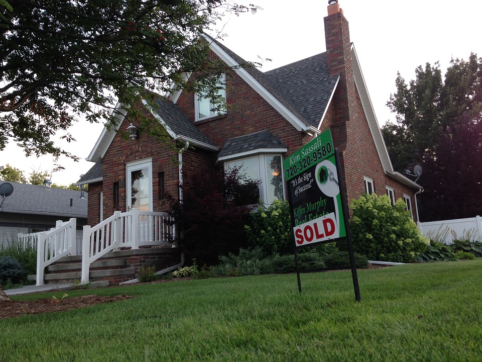 house with sold sign